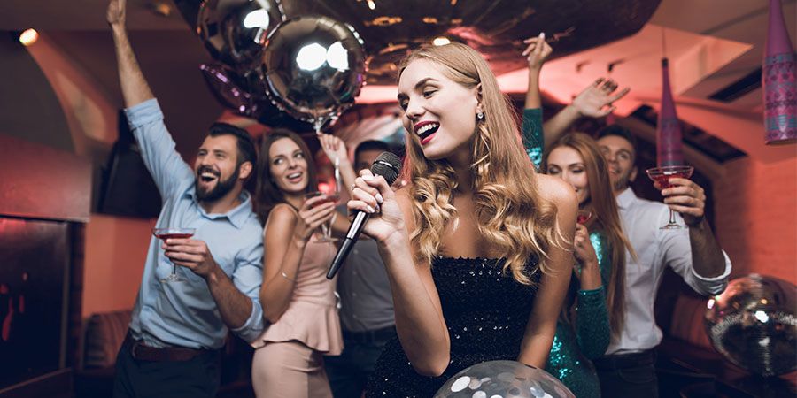 5 consejos para montar tu fiesta de karaoke en casa