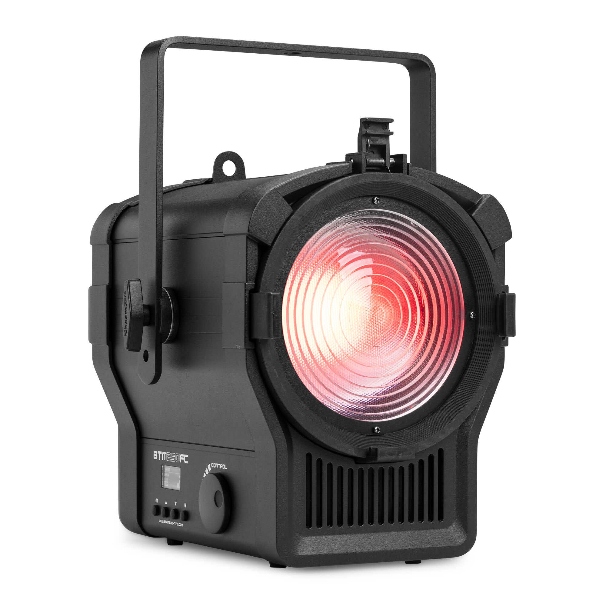 BeamZ BTM250FC – Foco Fresnel LED 250W RGBALC con zoom motorizado 15°-55°, temperatura de color 2600K-10000K, control DMX y funcionamiento sin parpadeo