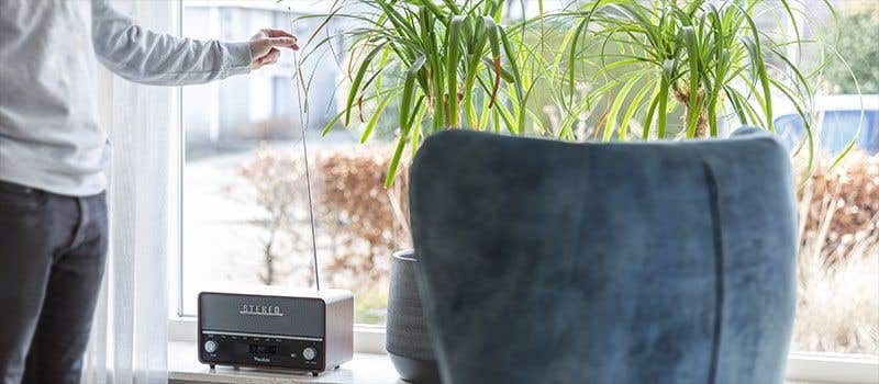 Extiende completamente la antena para mejorar una mala recepción de DAB.